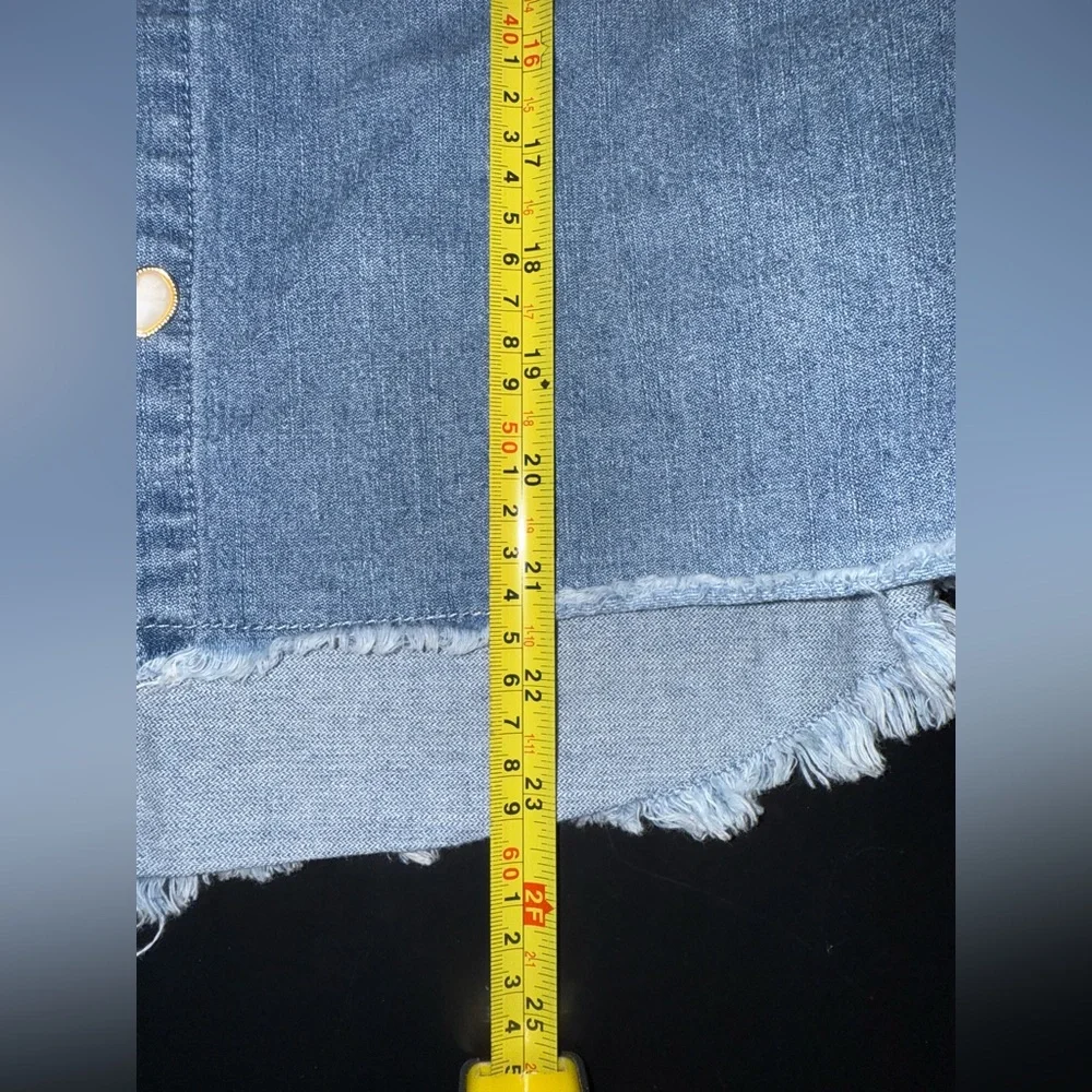 Democracy Ombré Denim Blue Top with cute Buttons size xs EUC - Picture 11 of 11
